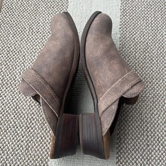 Minnetonka Women's Billie Leather Slip-On Mules Marbled Brown Western Buckle 7 - Picture 8 of 10